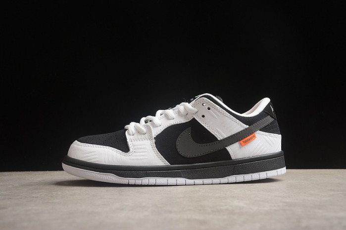 tightbooth x nike dunk low sb fd2629-100