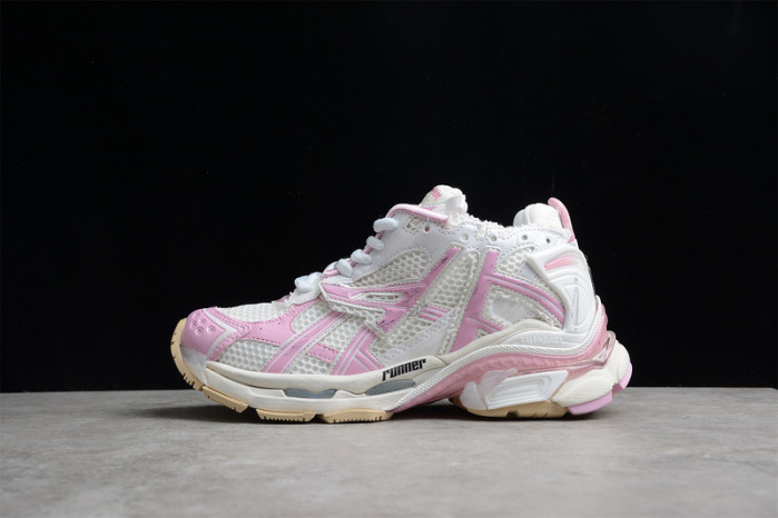 blcg runner sneaker 677402-w3rb3-9059