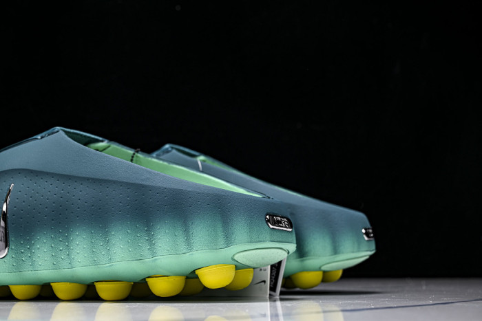 Nike Mind 001 