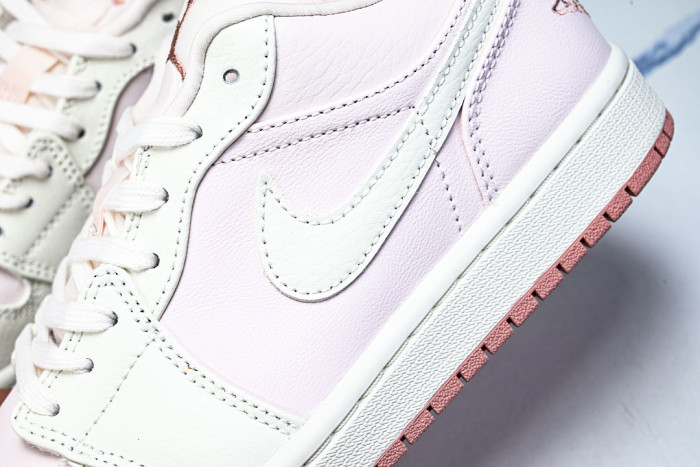 Air Jordan 1 Low SE 