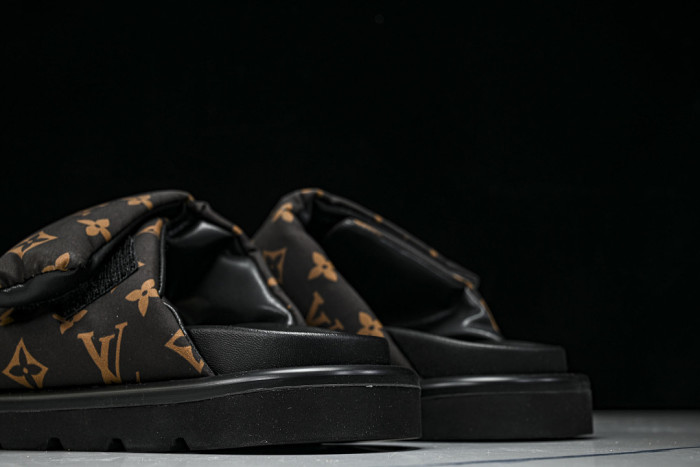 1*V SLIPPERS 11V0107-100
