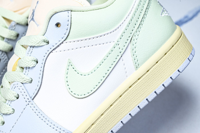Air Jordan 1 Low 