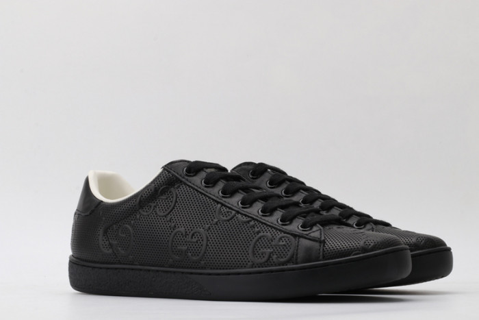 gucc ace embroidered low-top sneaker 431942a38g09065