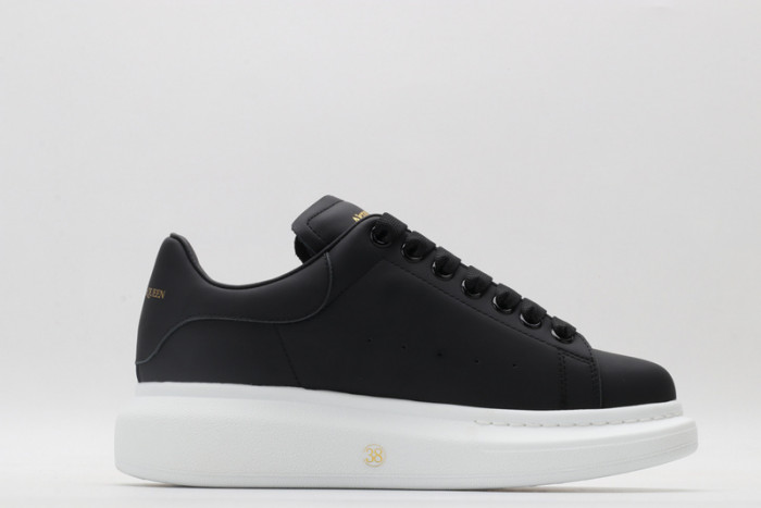 A1exa*der Mcqv*en SNEAKERS