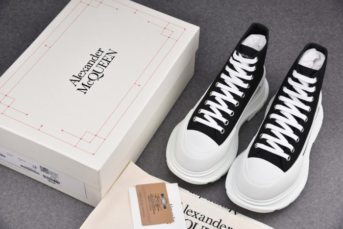 A1exa*der Mcqv*en SNEAKERS
