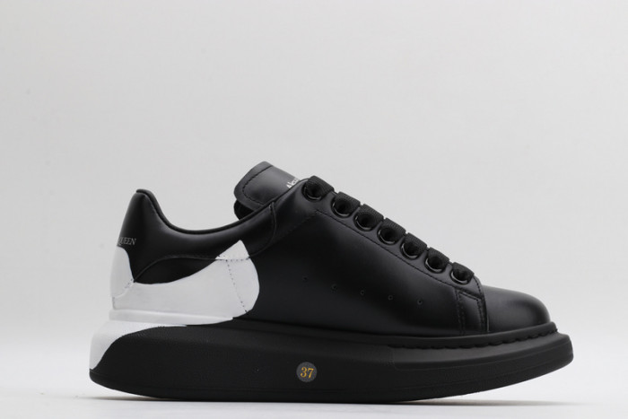 A1exa*der Mcqv*en SNEAKERS
