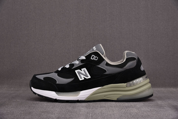 new balance sneaker m992bk