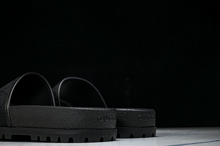 Gv*c SLIPPERS GU568-130