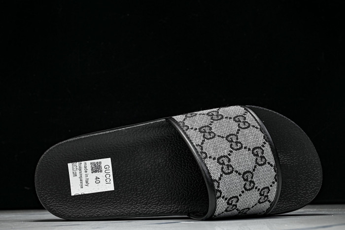 Gv*c SLIPPERS GU568-131