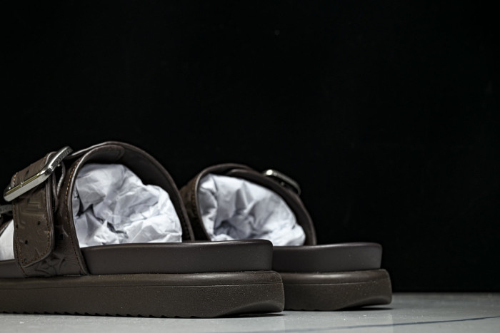 1*V SLIPPERS 11V0107-104