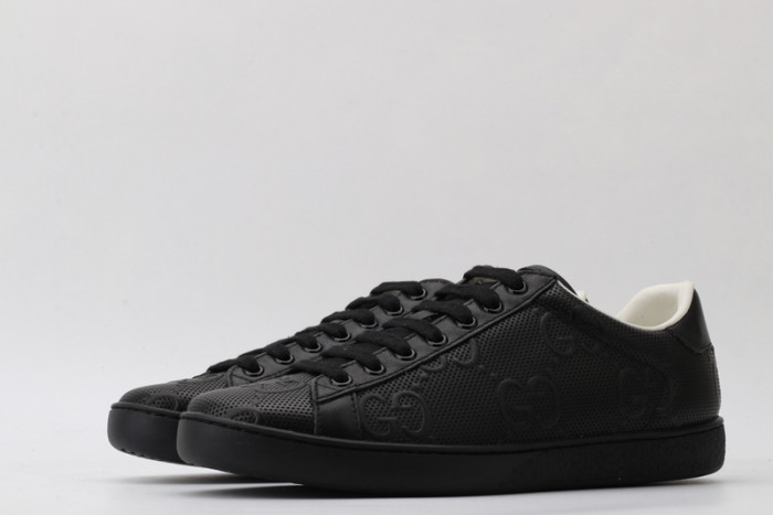 gucc ace embroidered low-top sneaker 431942a38g09065
