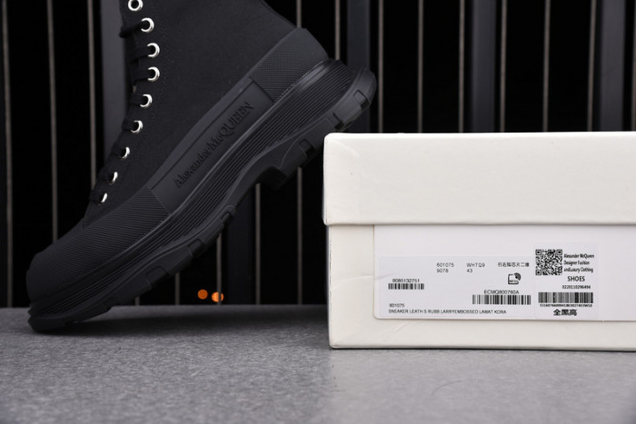 A1exa*der Mcqv*en SNEAKERS