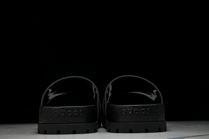Gv*c SLIPPERS GU568-136