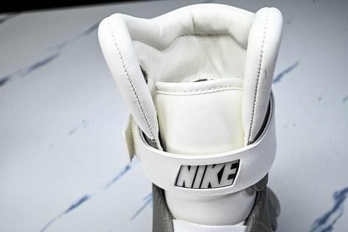 Nike Mag 