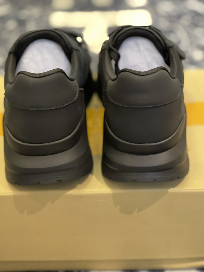 bby sneaker by0067