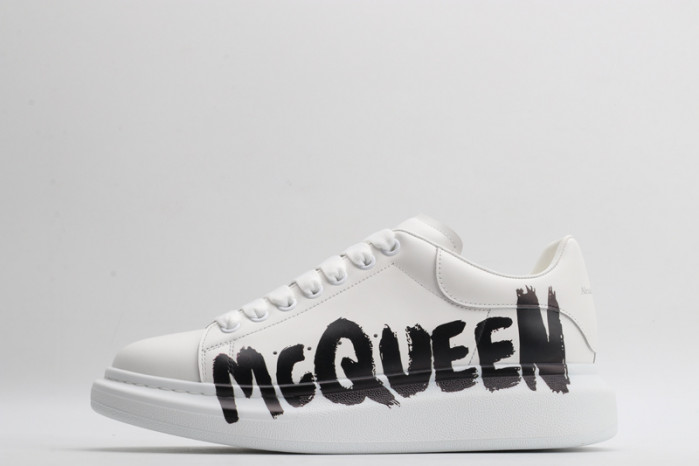 A1exa*der Mcqv*en SNEAKERS
