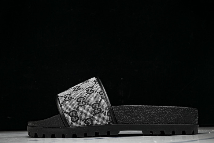 Gv*c SLIPPERS GU568-131