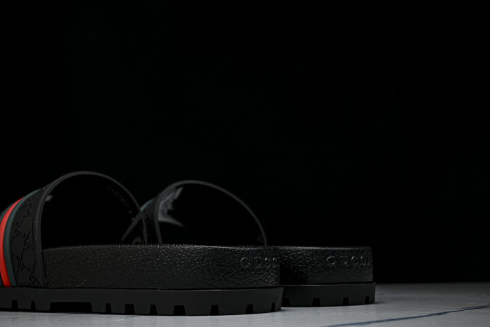 Gv*c SLIPPERS GU568-136