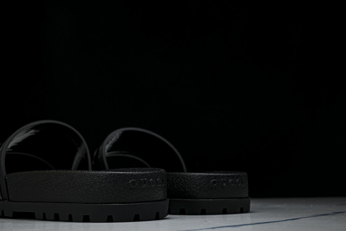 Gv*c SLIPPERS GU568-138