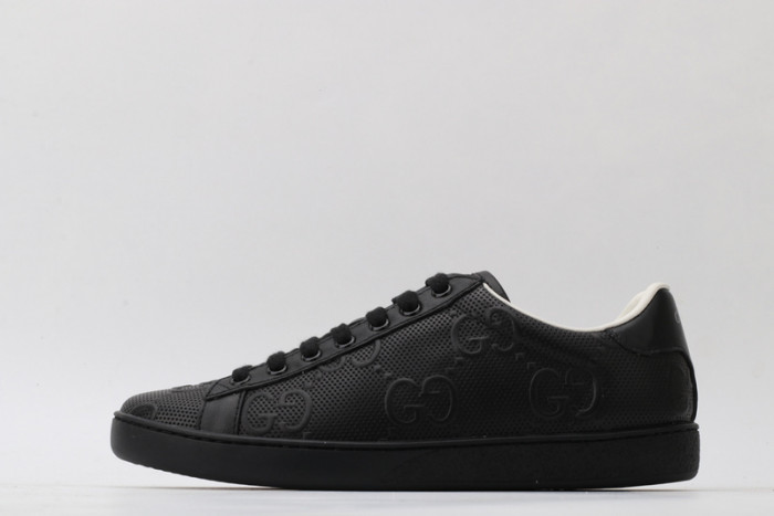 gucc ace embroidered low-top sneaker 431942a38g09065