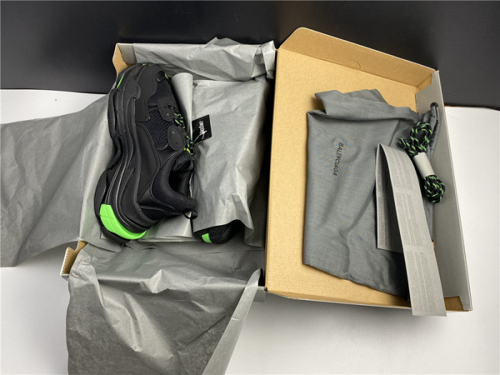blcg sneaker triple.s.gomma black and green 524039 w2pw1 4881