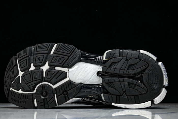 BLCG RUNNER SNEAKER LED 677403-W3RB2-9010