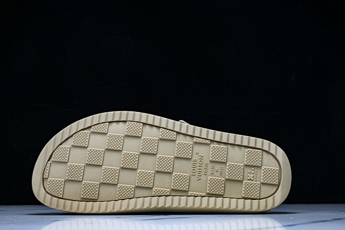 1*V SLIPPERS 11V0107-122