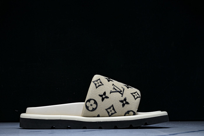 1*V SLIPPERS 11V0107-126