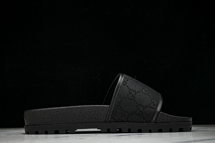 Gv*c SLIPPERS GU568-130