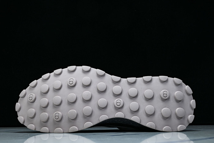 D10R Sneaker D897-240