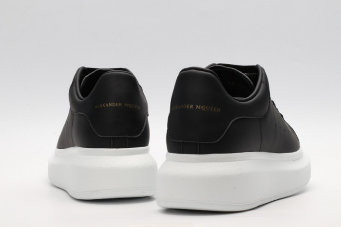 A1exa*der Mcqv*en SNEAKERS