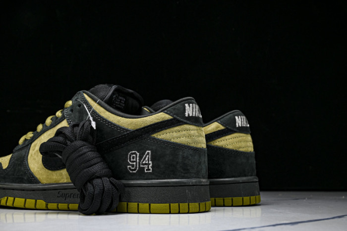 Nike SB Dunk Low Svp*me 94 Camper Green HQ8487-300