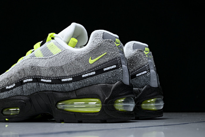 UNDEFEATED x Nike Air Max 95 