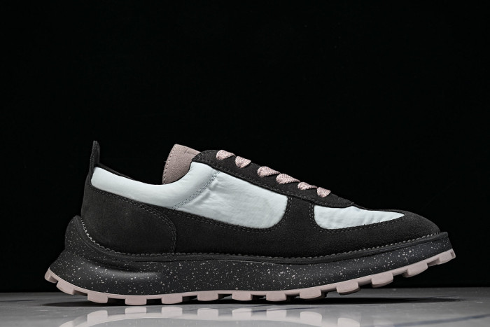 D10R Sneaker D897-240