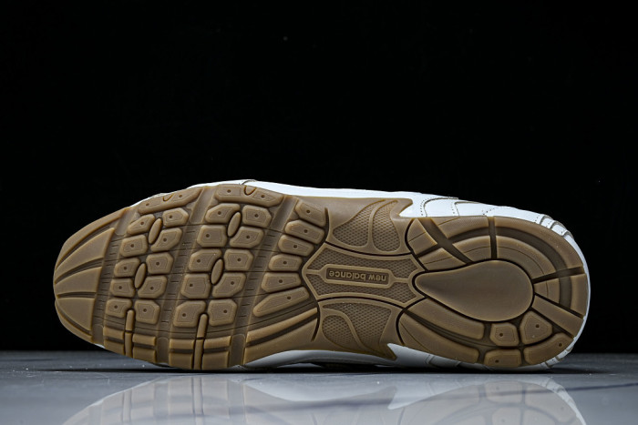 M*u M*u x New Ba1an*e Leather Sneakers UM001