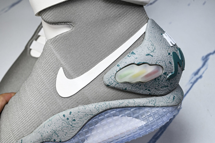 Nike Mag 