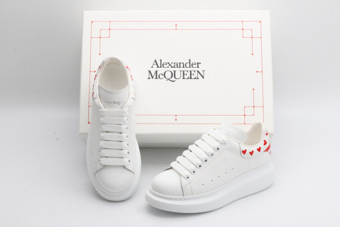 A1exa*der Mcqv*en SNEAKERS