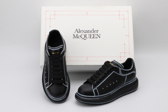 A1exa*der Mcqv*en SNEAKERS