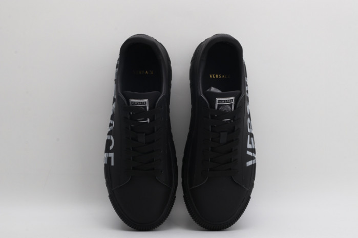 vers sneakers