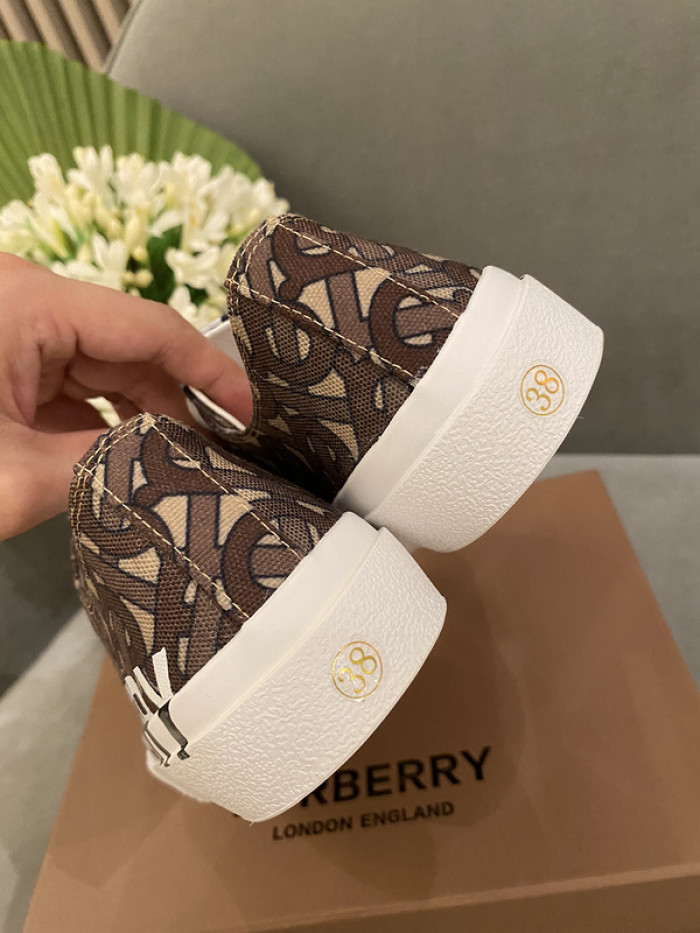 bby sneaker