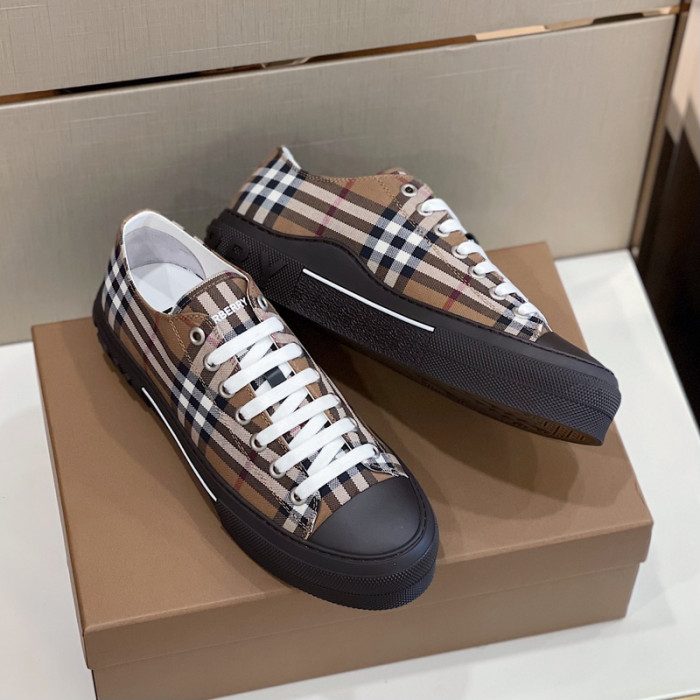 bby sneaker