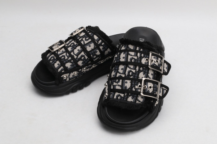 D10r SLIPPERS DR258-004