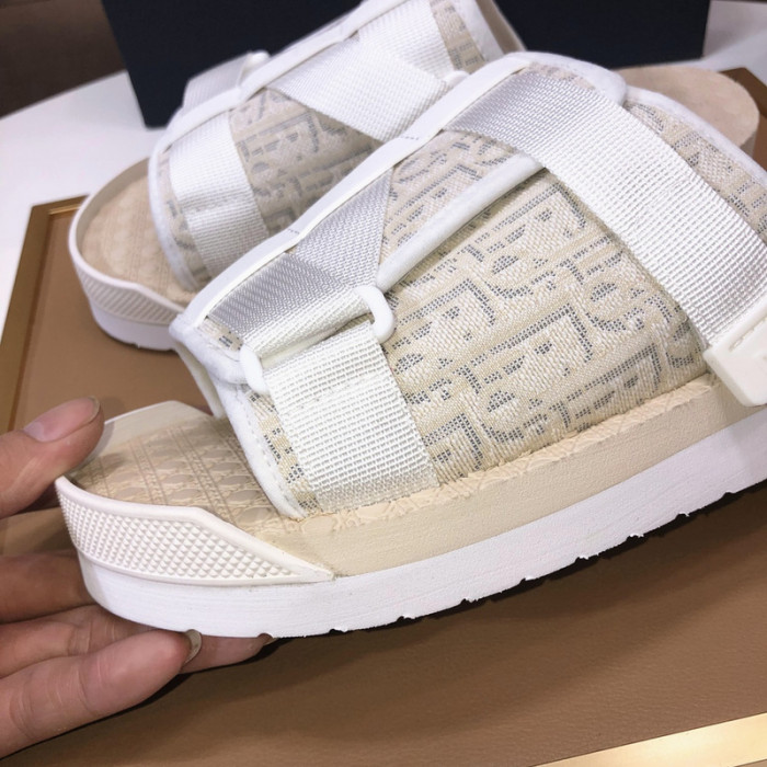 D*or slippers