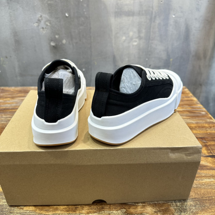 B0tt*ga Ven*ta SNEAKER