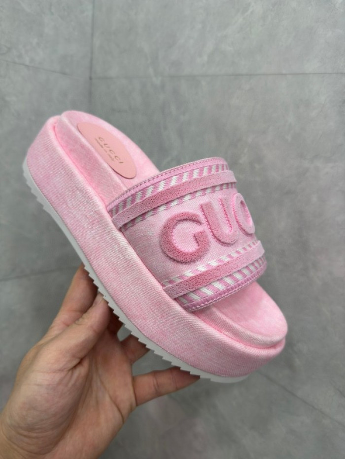 Gv*c SLIPPERS GU568-108