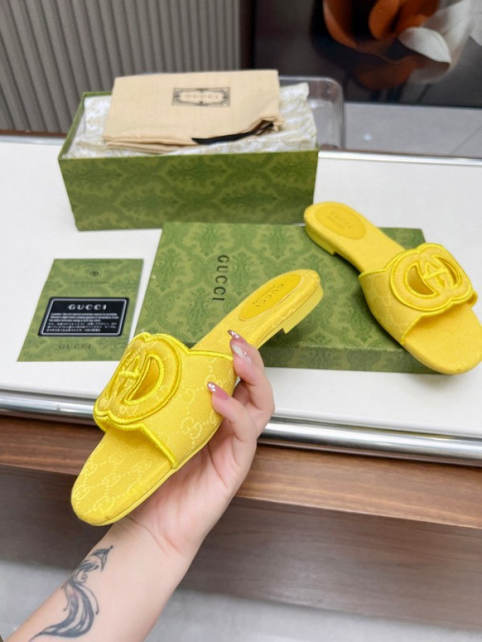 Gv*c SLIPPERS GU568-121