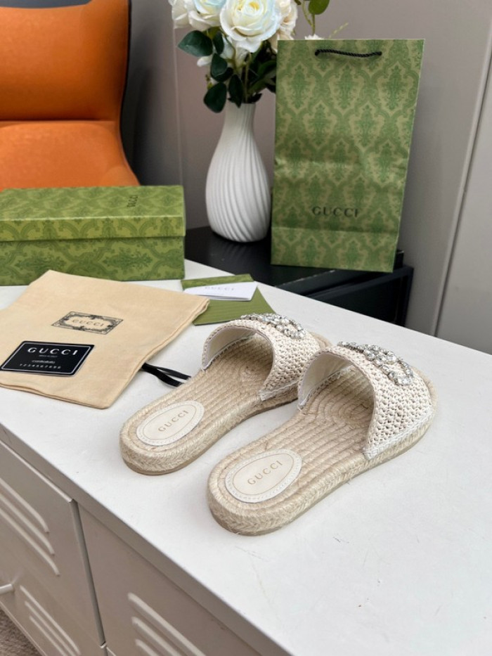 Gv*c SLIPPERS GU568-124
