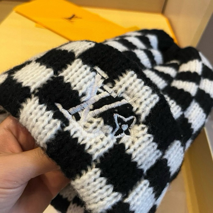1v HAT0229-0512