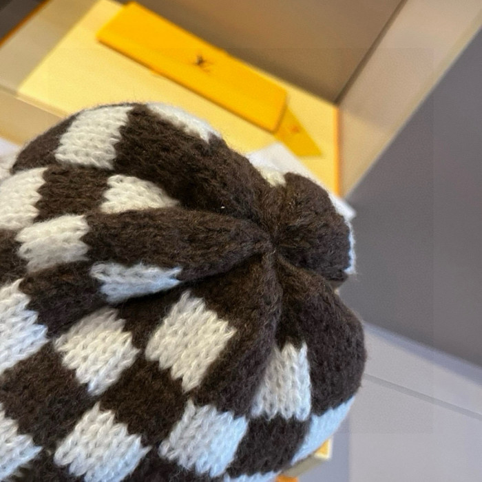 1v HAT0229-0513