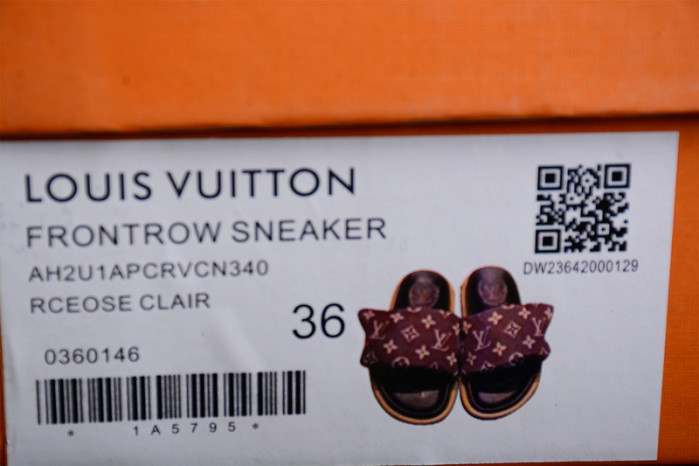 1*V SLIPPERS 11V0107-061